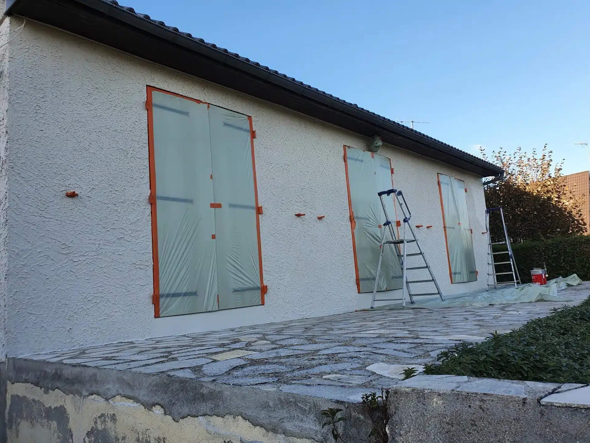 Nous effectuons également les travaux de peinture extérieure