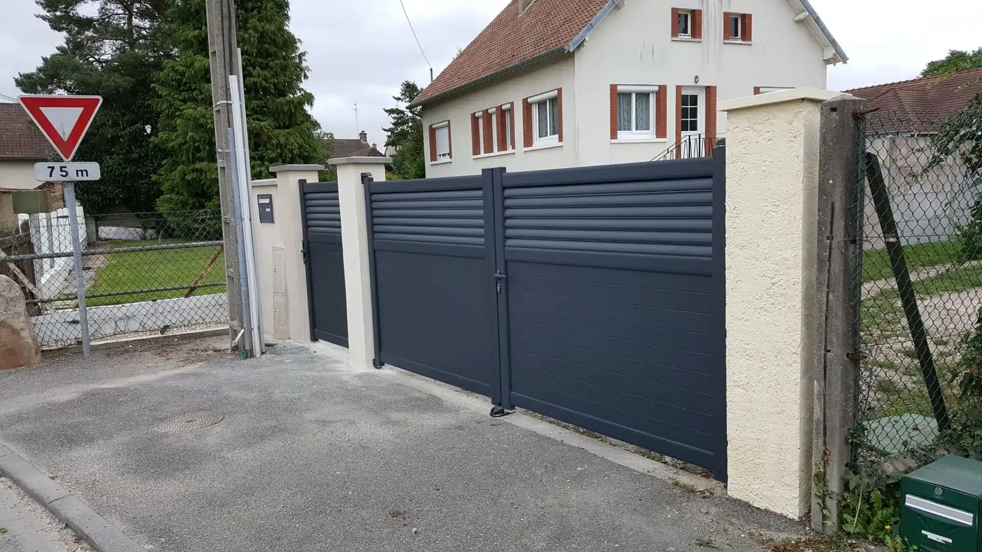 Portails, portillons, clôtures - toute votre menuiserie extérieure à Dreux